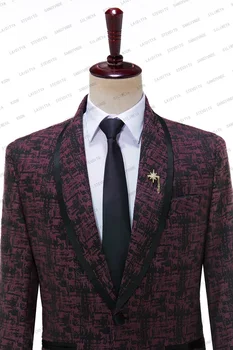 2023 Új formális férfi esküvői öltöny bor vörös jacquard szatén díszítésű kendővel hajtóka slim fit üzleti vőlegény szmoking (dzseki + nadrág)